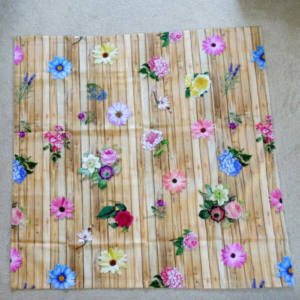 Tischdecke Holz mit Blumen