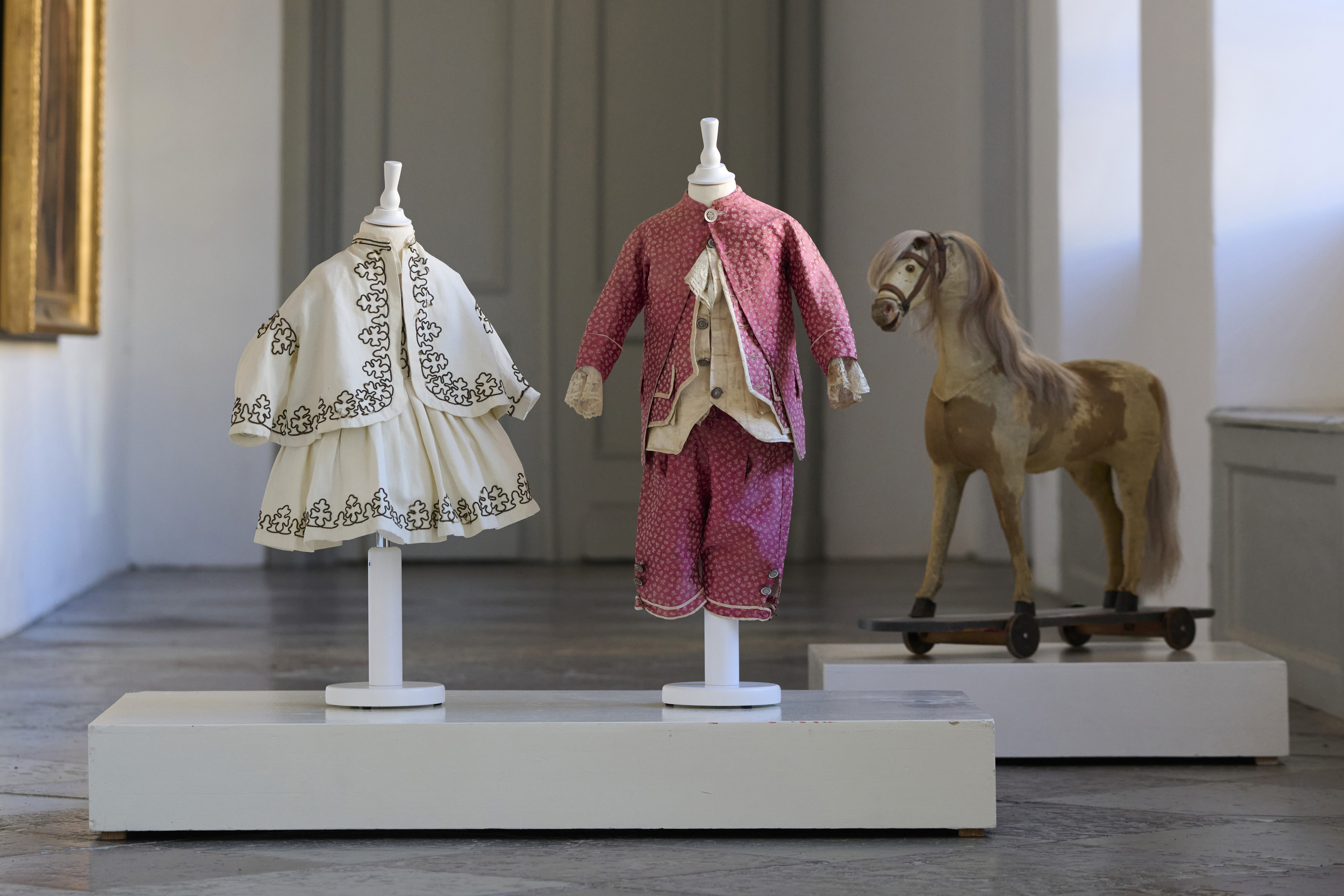 Sonderausstellung „Kinder in Samt und Seide – 400 Jahre Kindermode aus der Sammlung August Ohm“