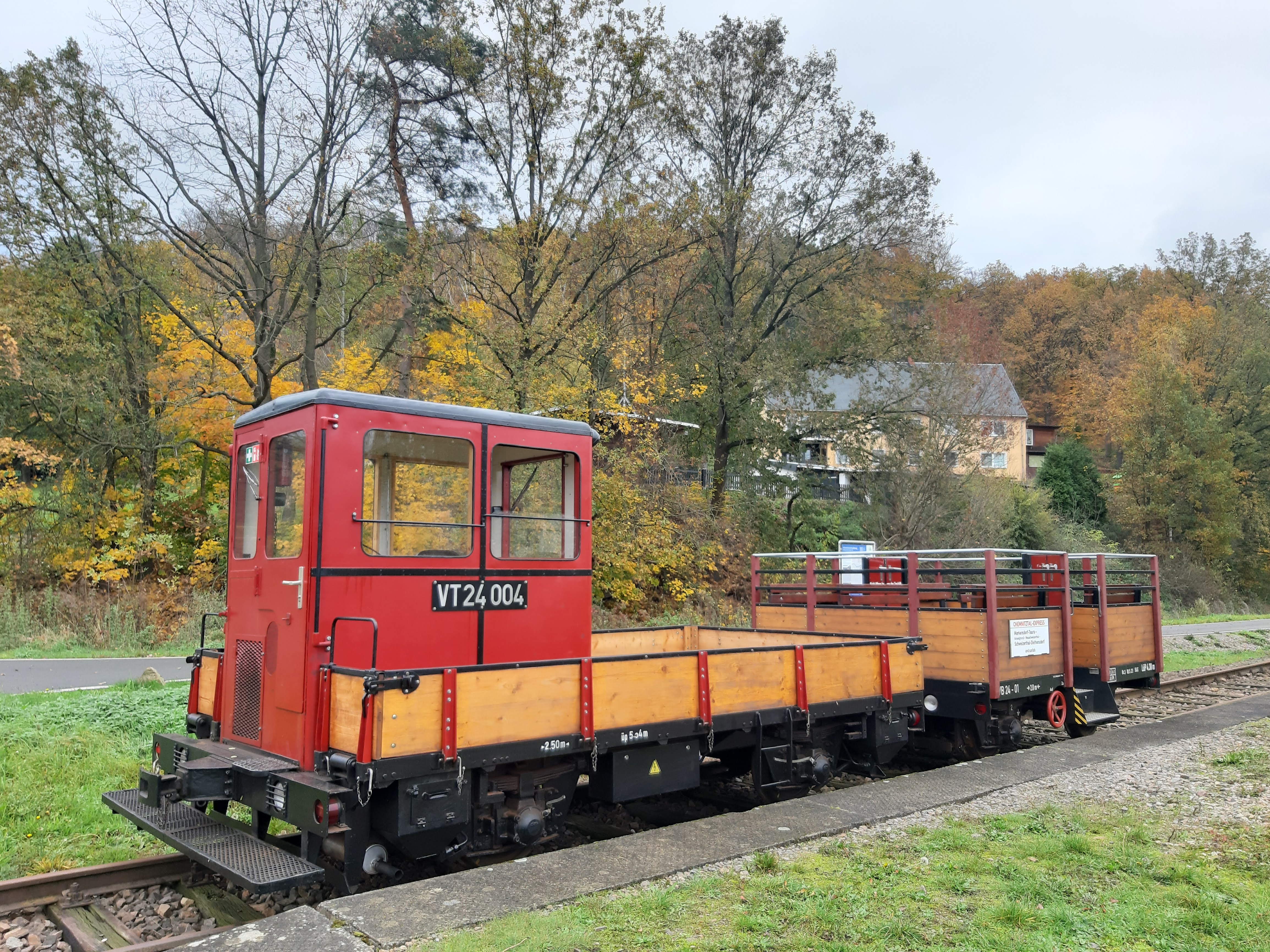 Zum Saisonschluss auf Fahrt durch den bunten Herbstwald